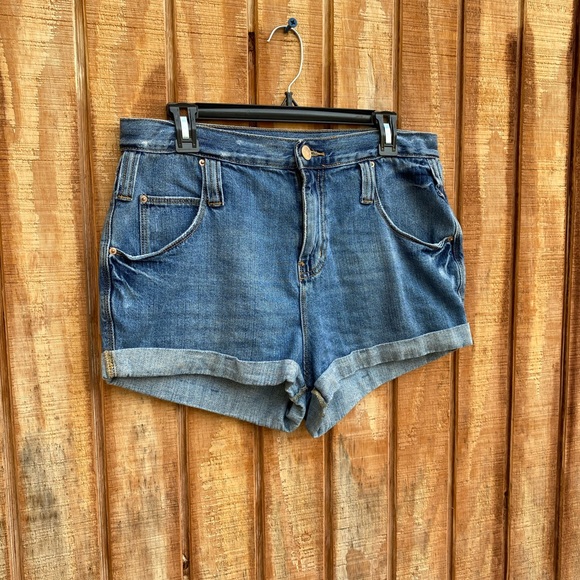 BDG Urban Outfitters high rise roll up short - Picture 2 of 12